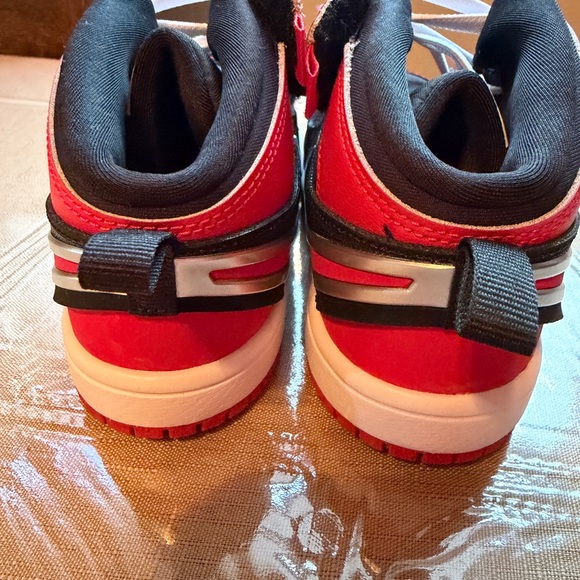 Jordan 1 mid RM toddler 10C - Picture 4 of 8